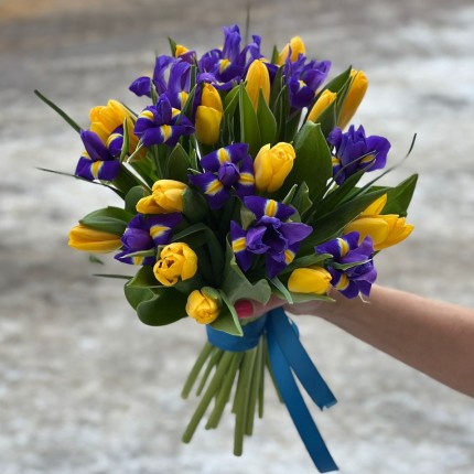 Заказать букет из тюльпанов - "Солнечное небо" с доставкой в Киржач